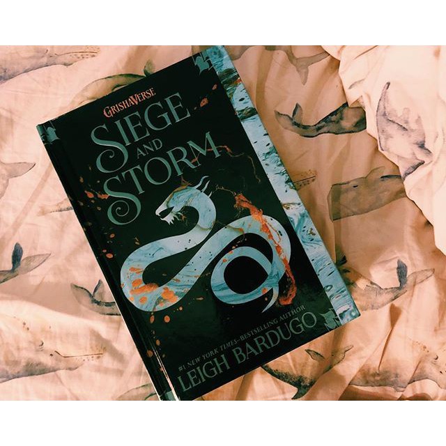 کتاب Siege and Storm book 2 by Leigh Bardugo